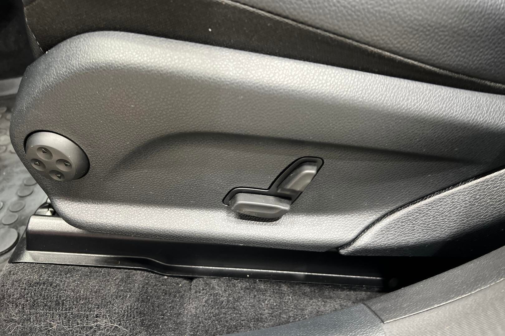 Mercedes-Benz EQC iso kuva 32