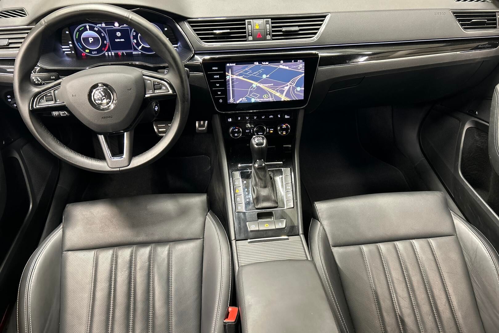 Skoda Superb iso kuva 11