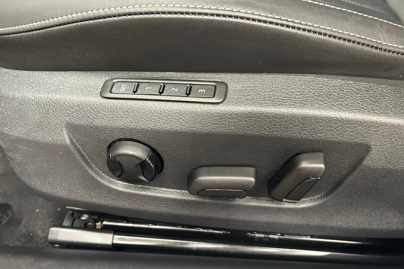 Skoda Superb iso kuva 16