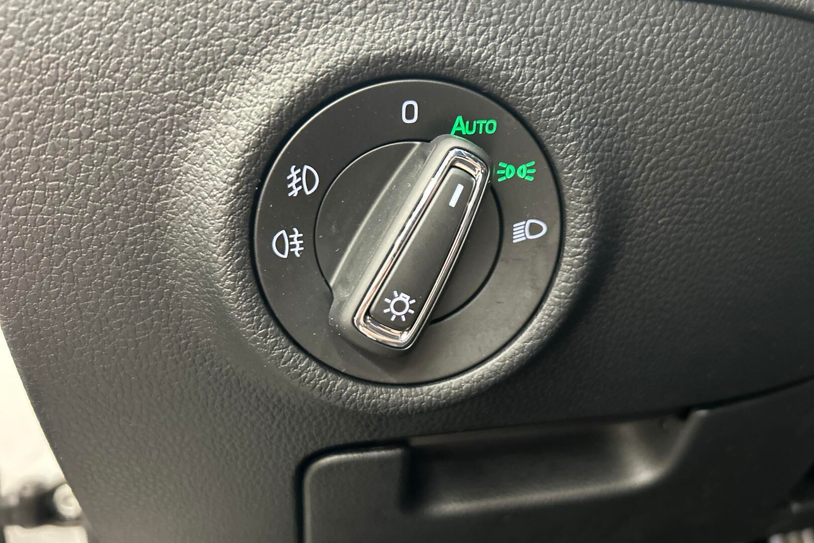 Skoda Superb iso kuva 17