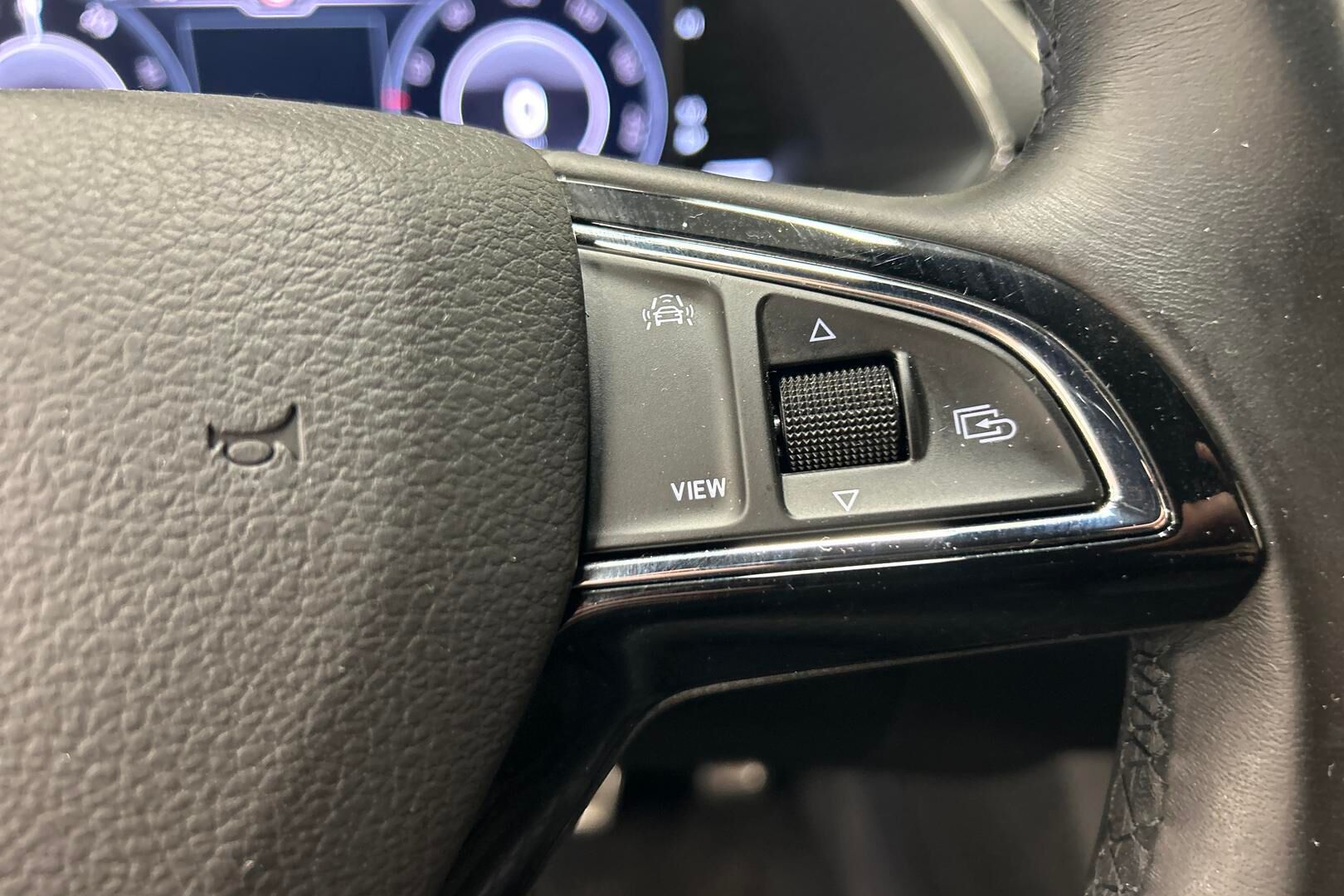 Skoda Superb iso kuva 19