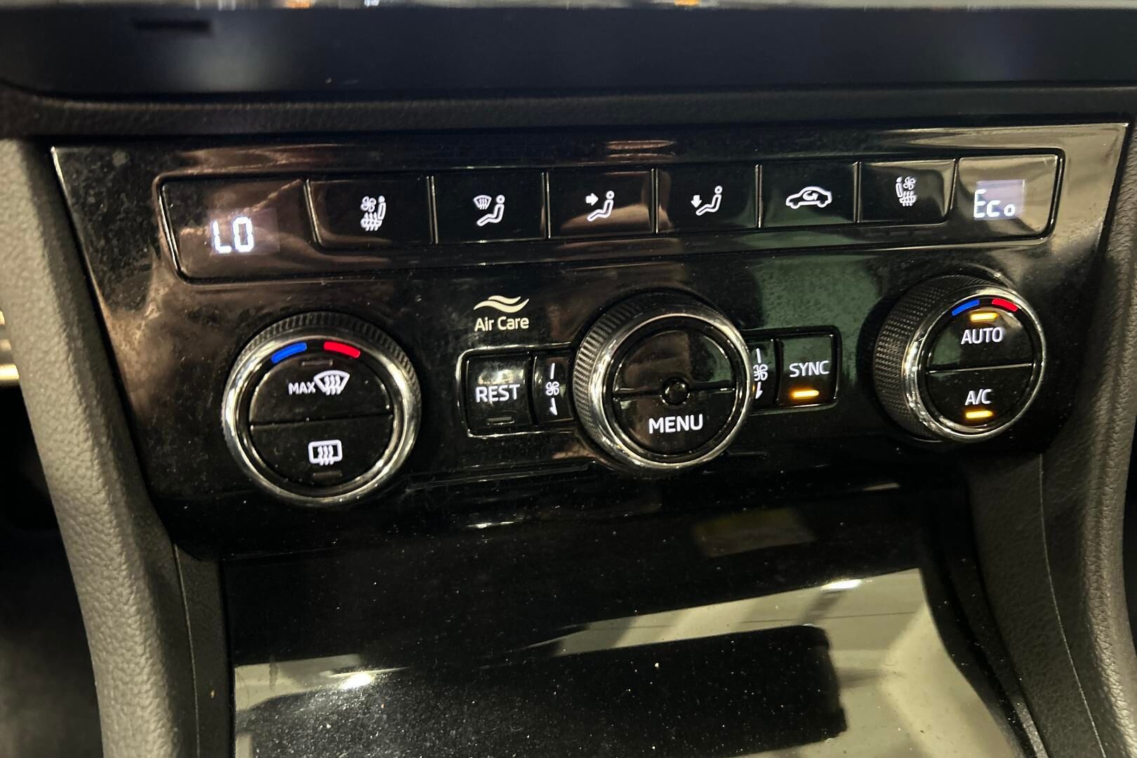 Skoda Superb iso kuva 23