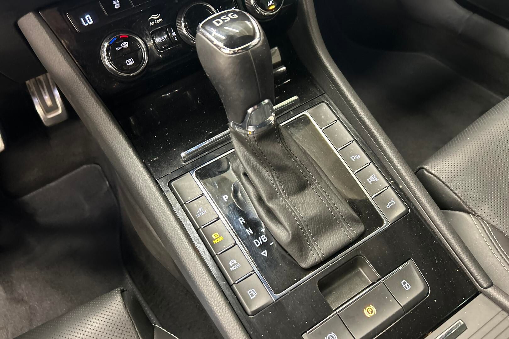 Skoda Superb iso kuva 24