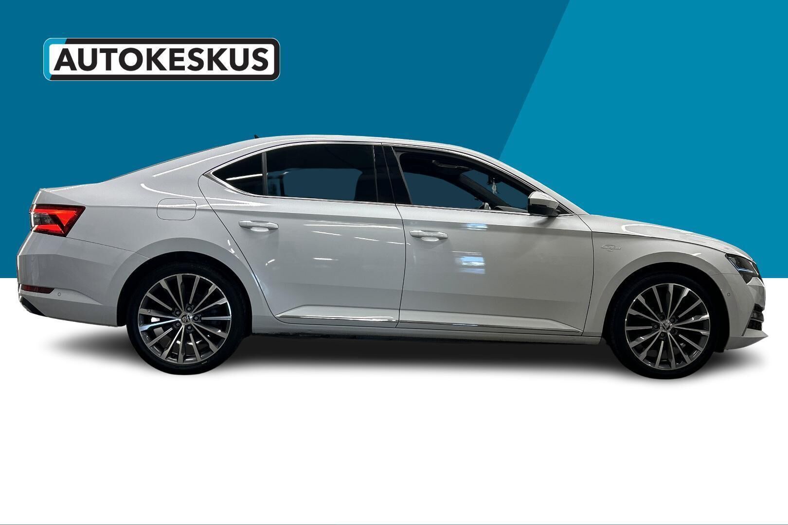 Skoda Superb iso kuva 4