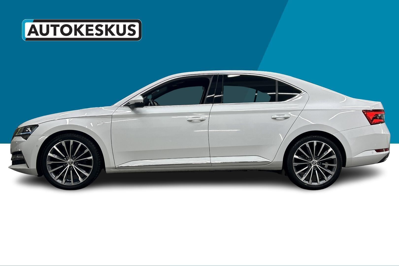 Skoda Superb iso kuva 8