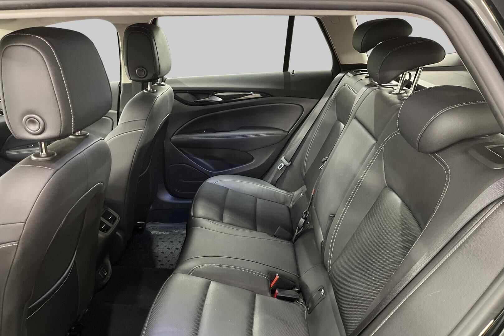 Opel Insignia iso kuva 10