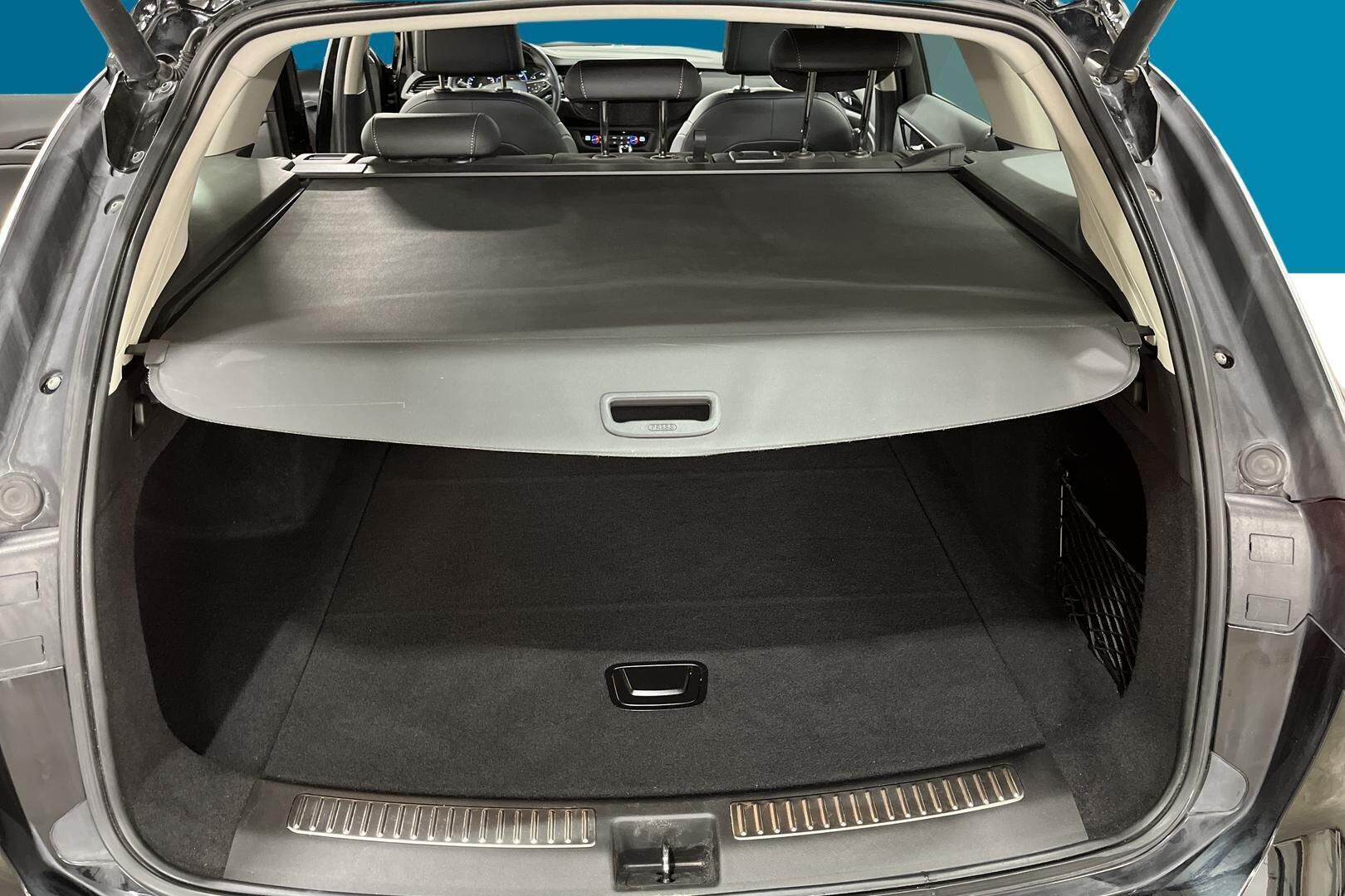 Opel Insignia iso kuva 12