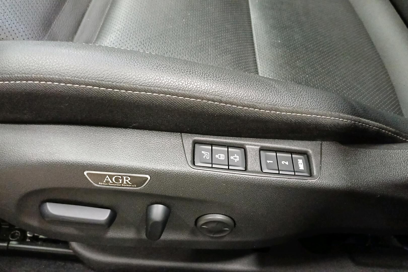 Opel Insignia iso kuva 18