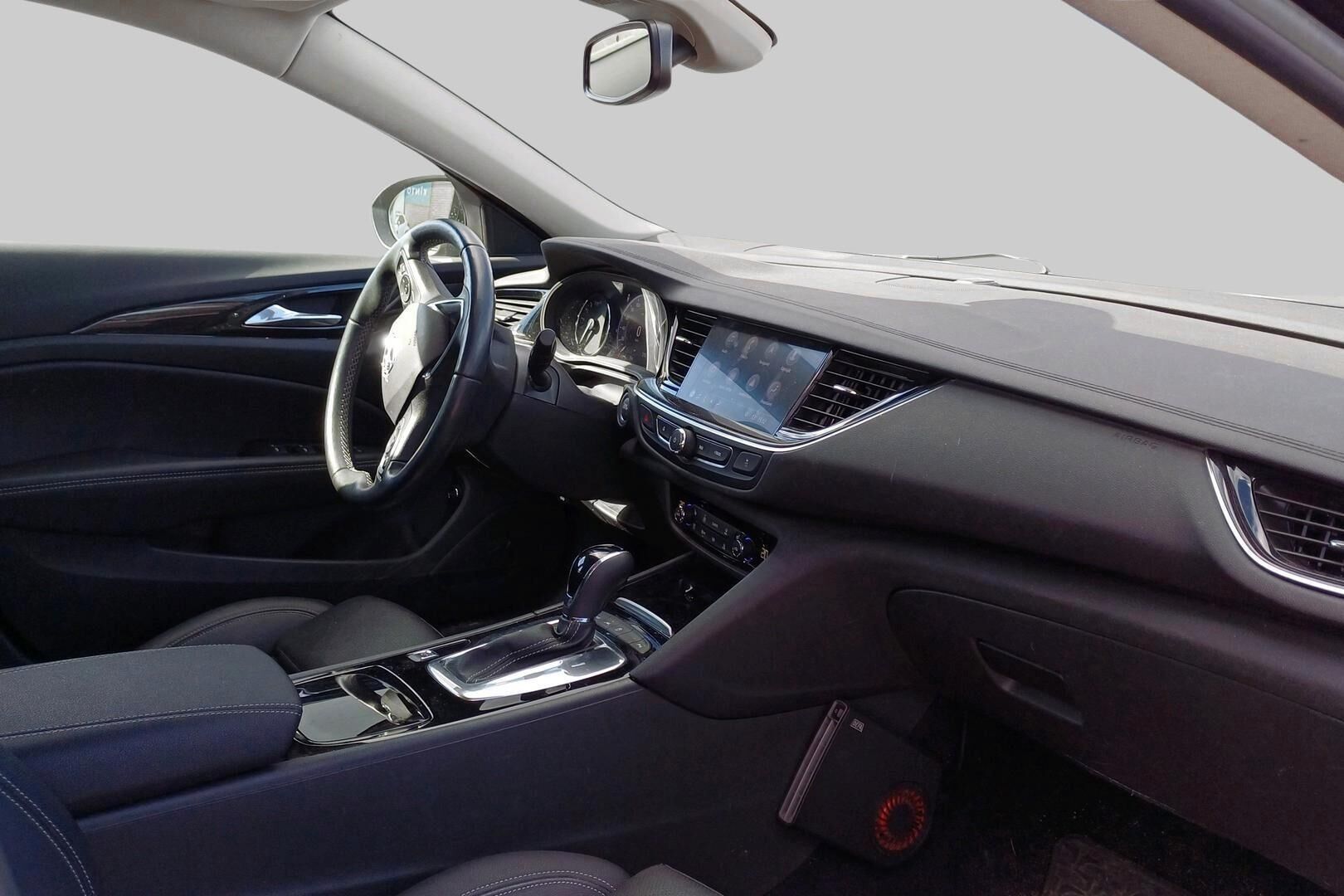 Opel Insignia iso kuva 4