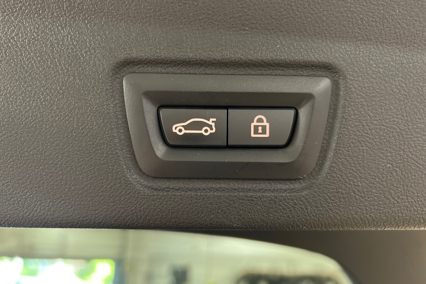 BMW i4 iso kuva 10