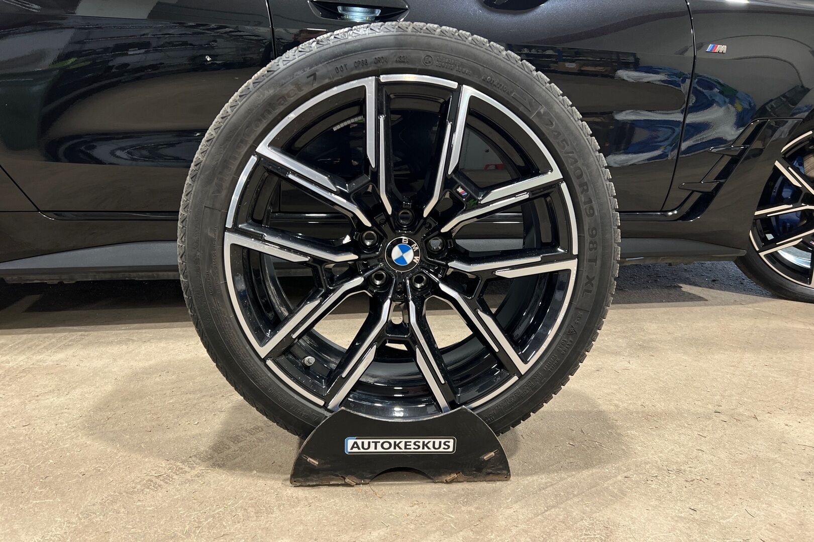 BMW i4 iso kuva 12
