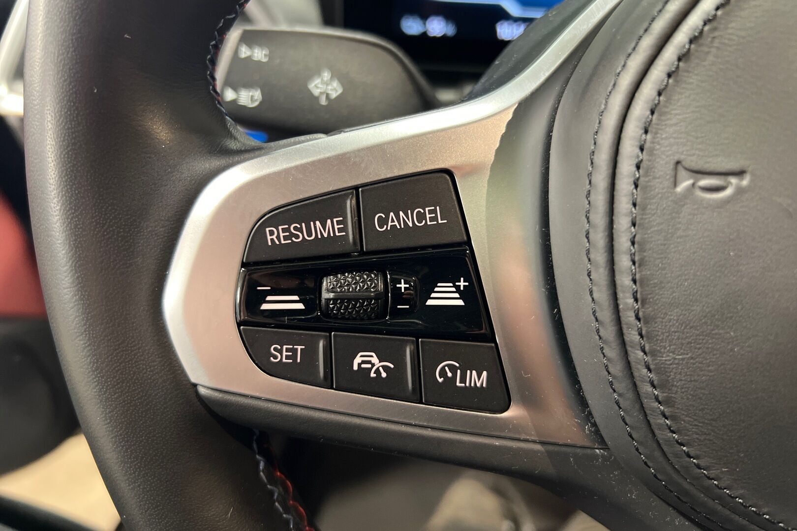 BMW i4 iso kuva 14
