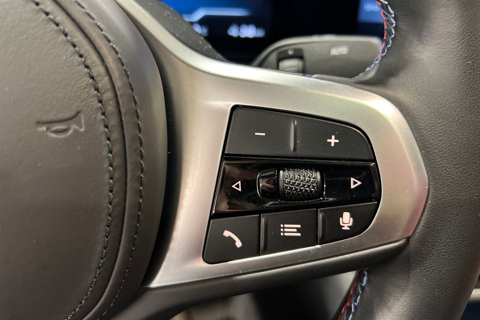 BMW i4 iso kuva 19