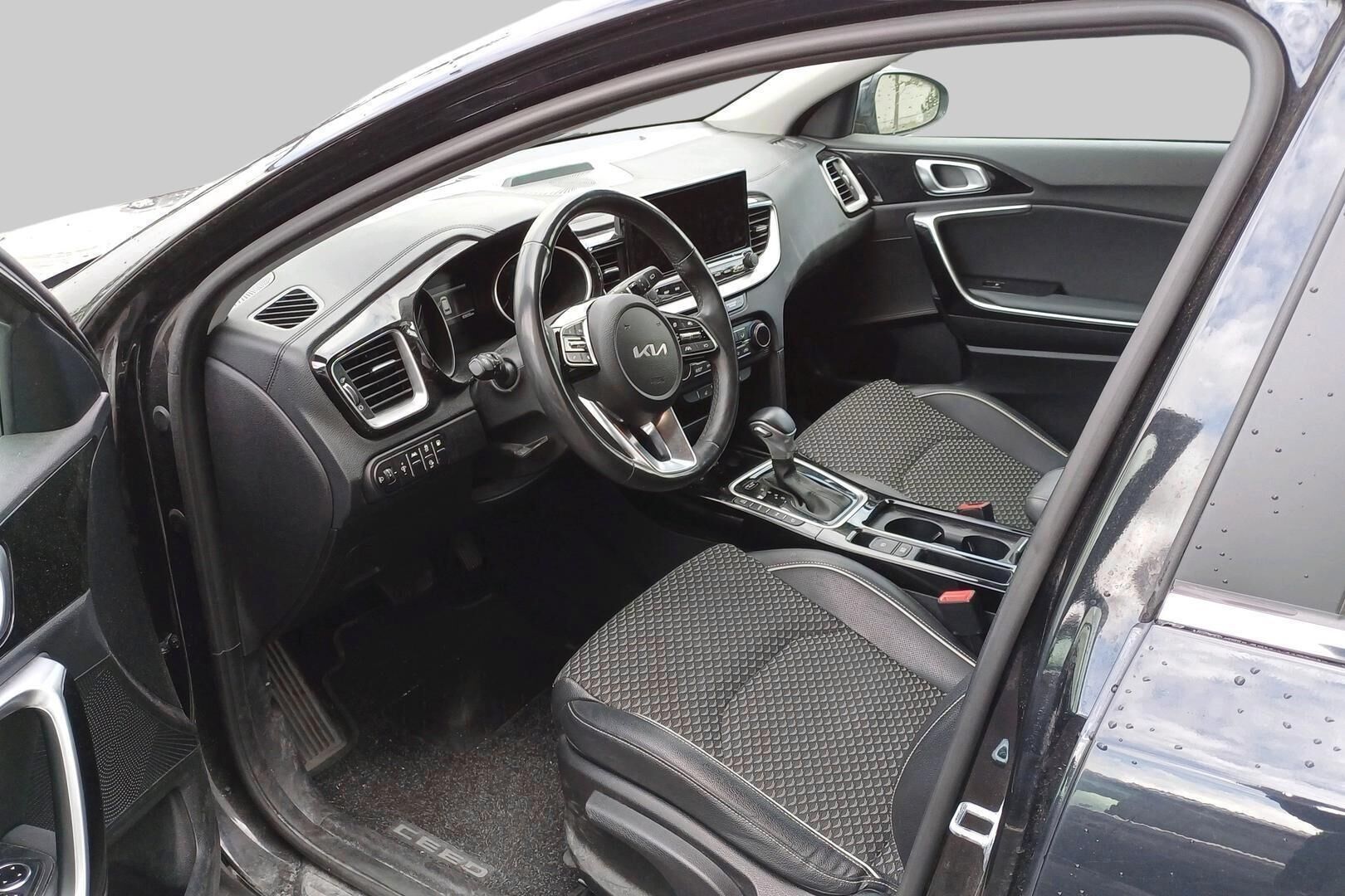 Kia Ceed iso kuva 1