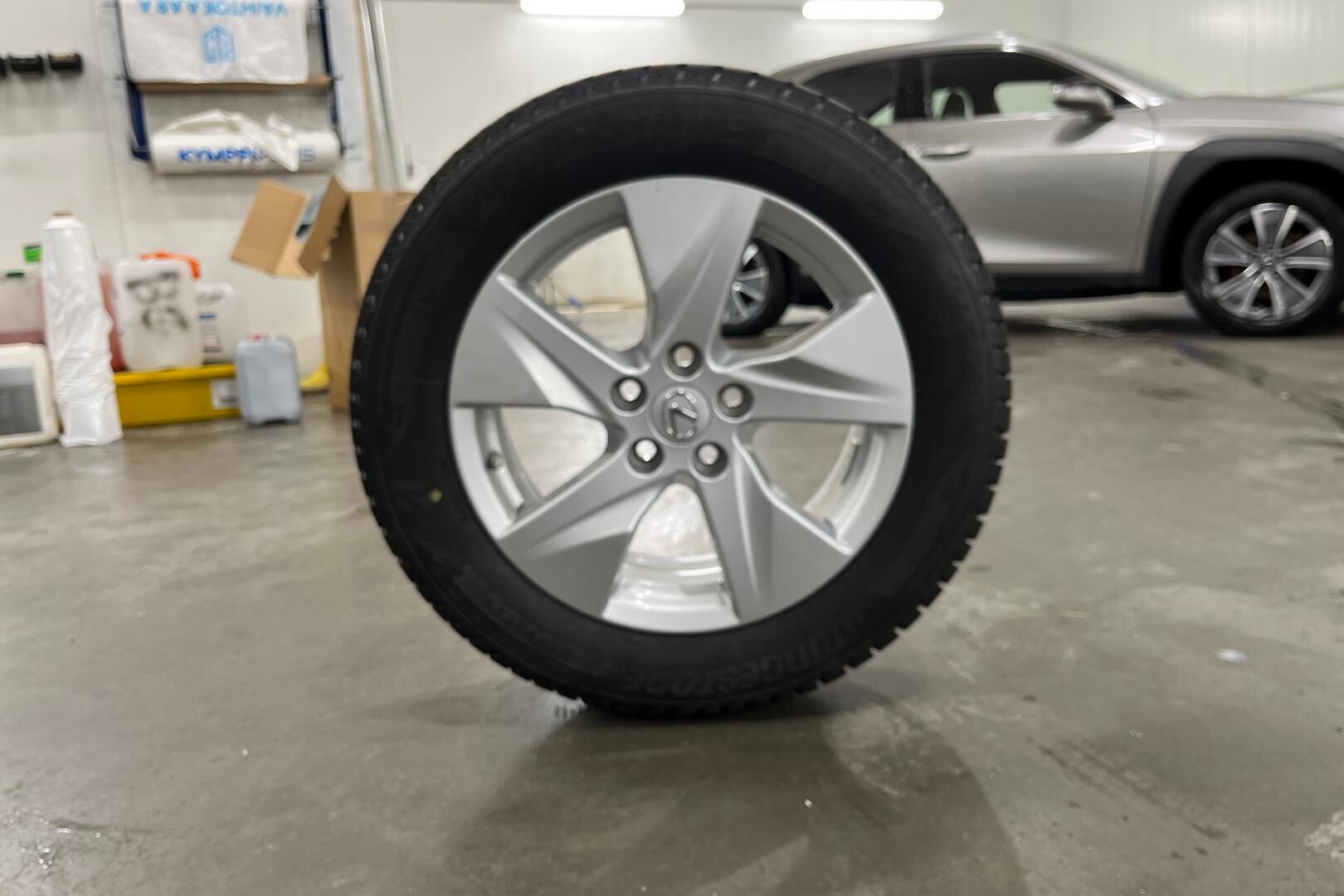Lexus UX iso kuva 15