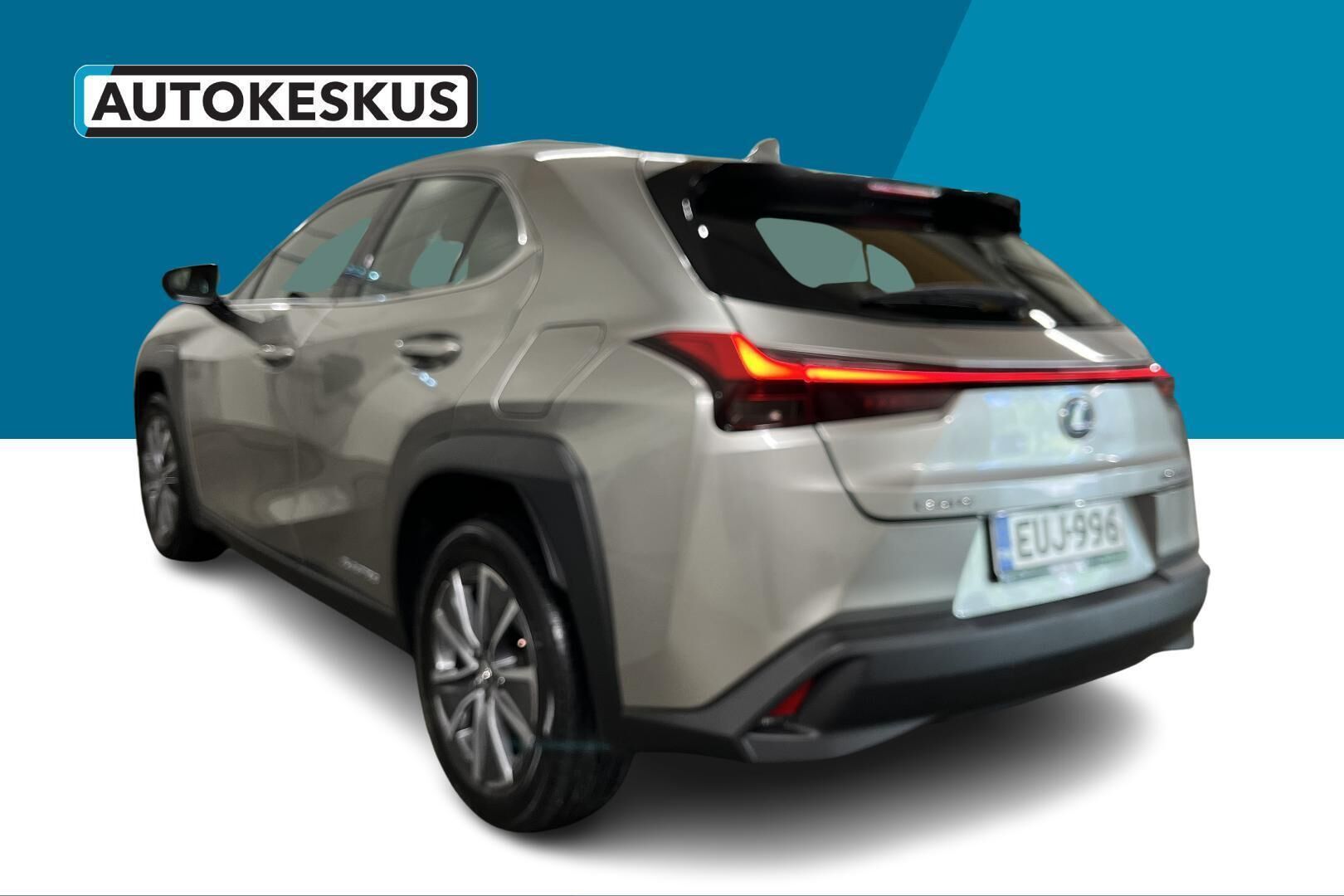 Lexus UX iso kuva 2