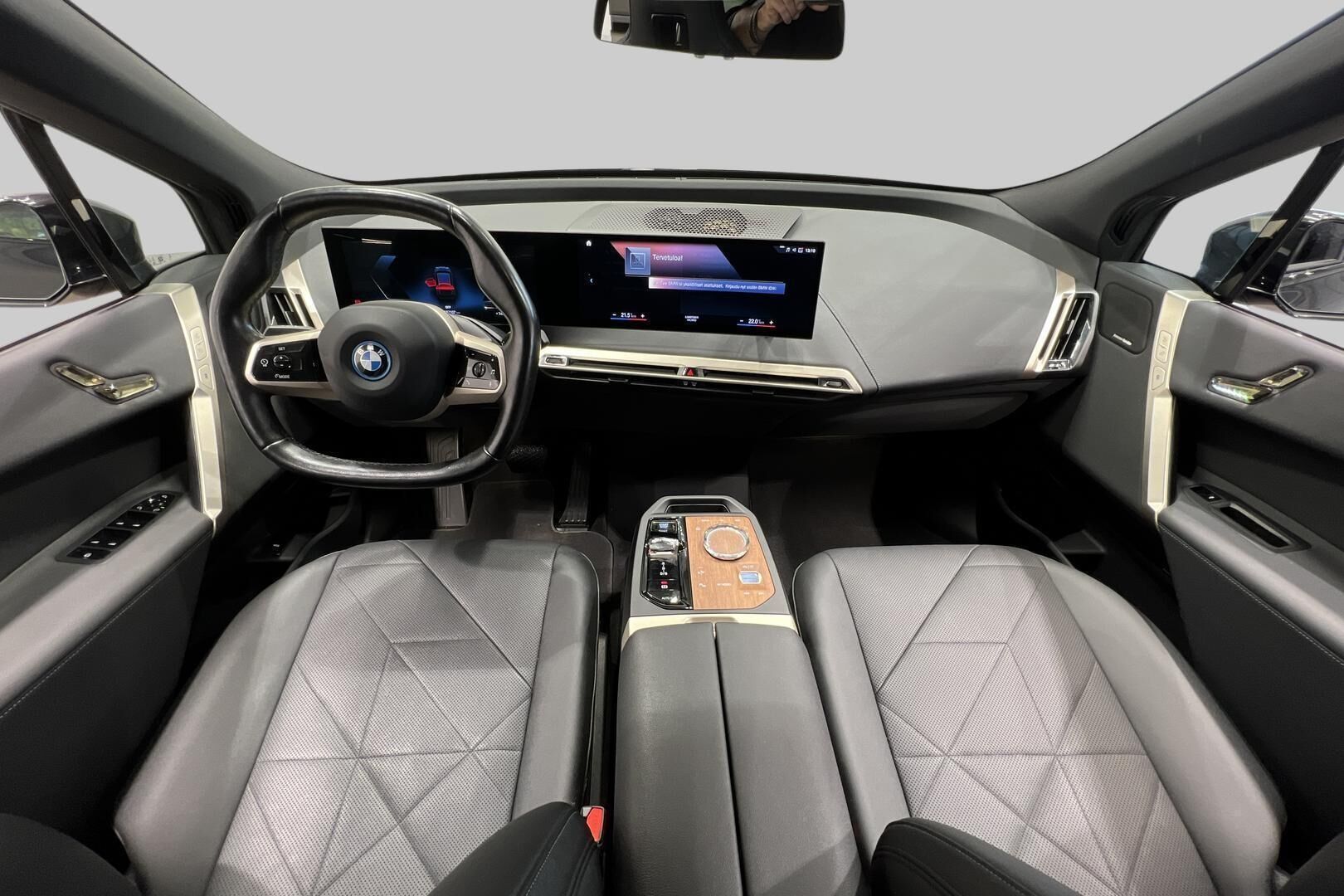 BMW iX iso kuva 11