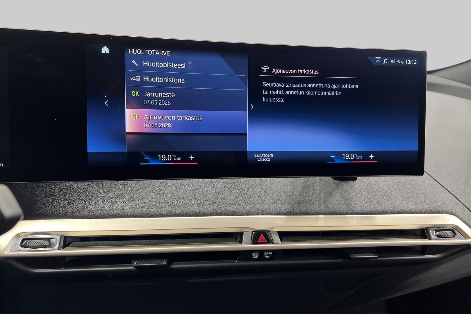 BMW iX iso kuva 17