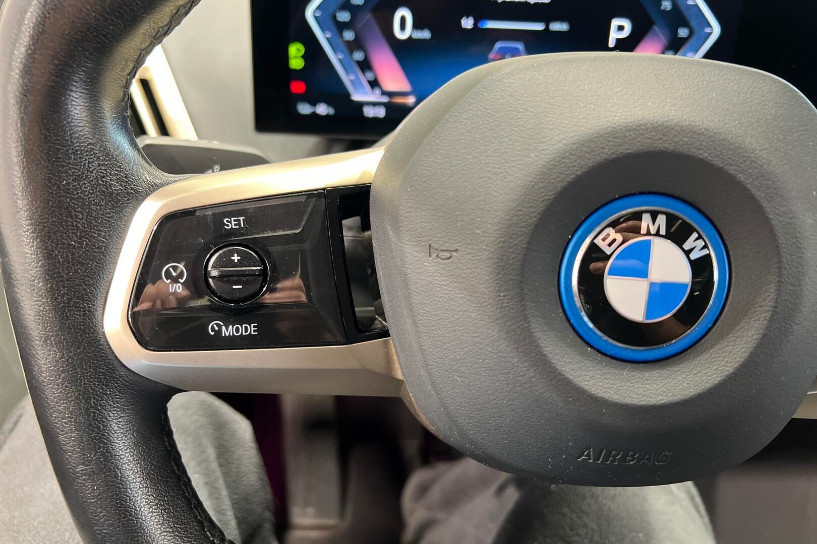 BMW iX iso kuva 27