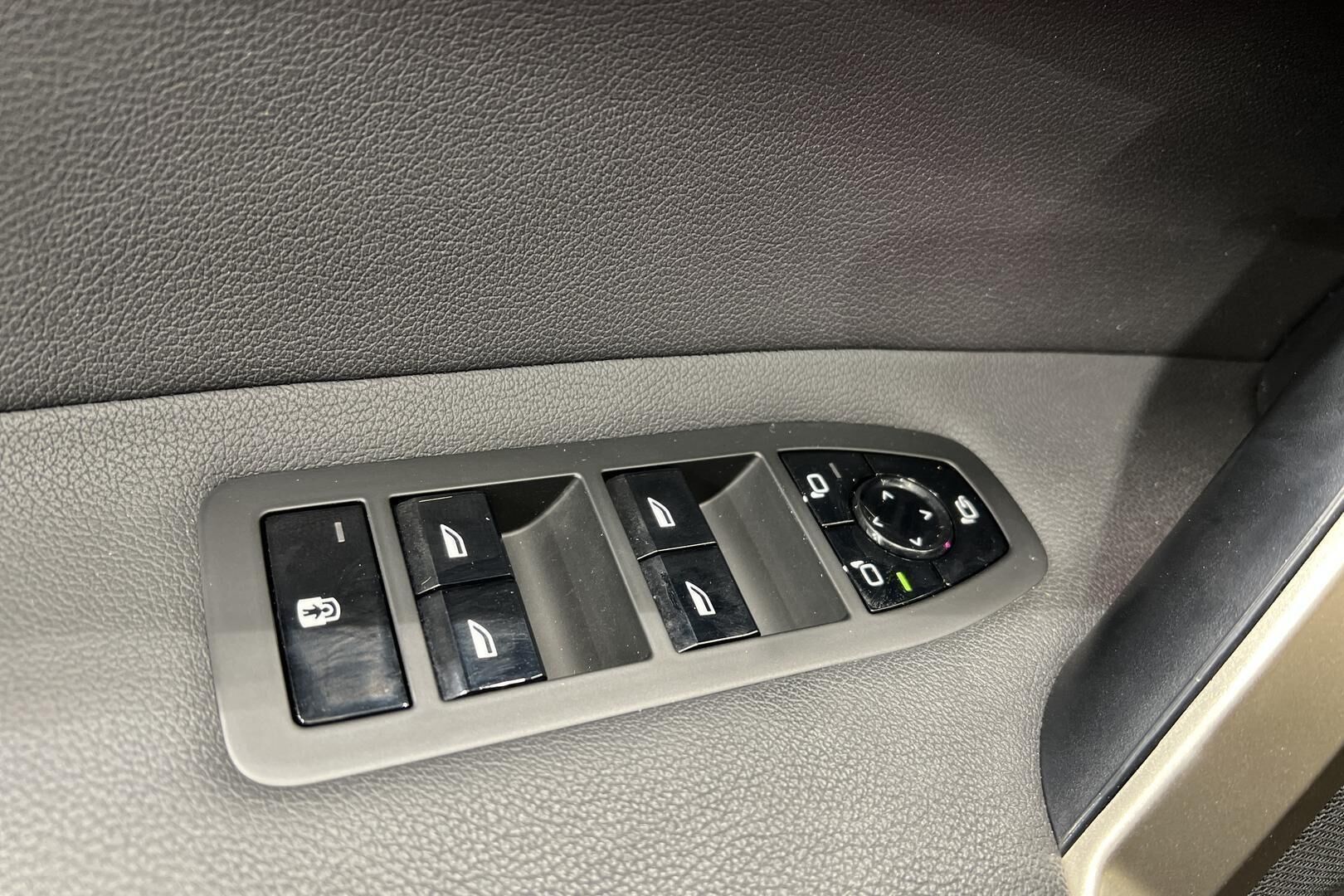 BMW iX iso kuva 31