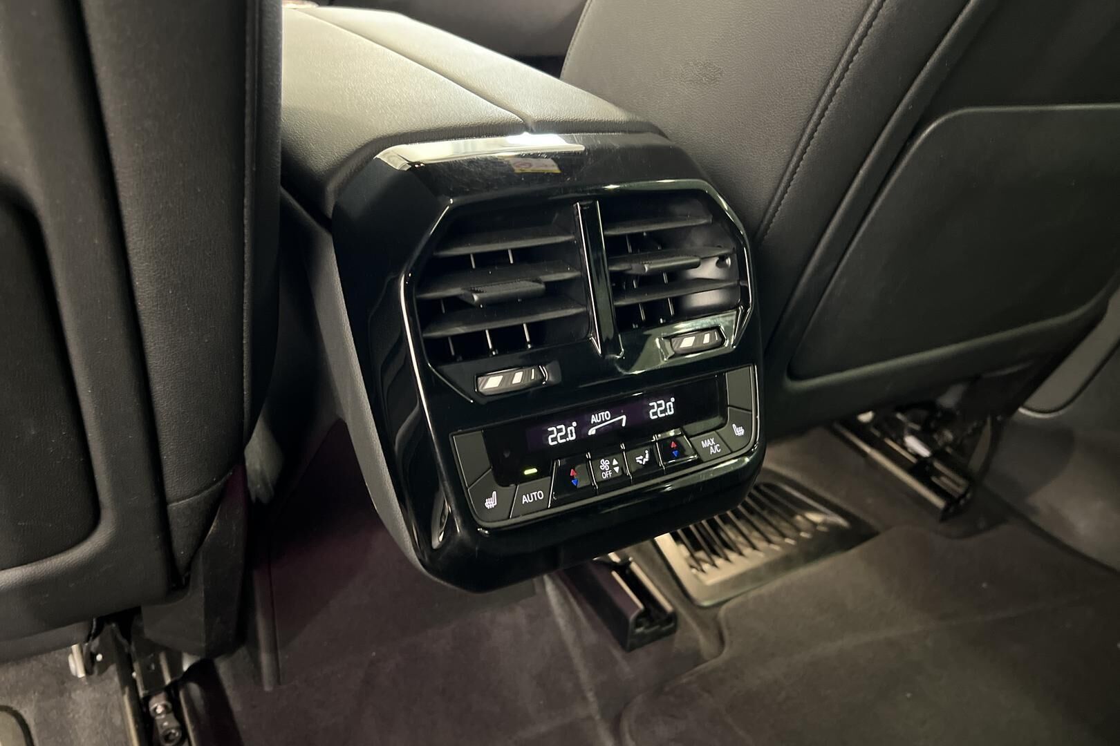 BMW iX iso kuva 33