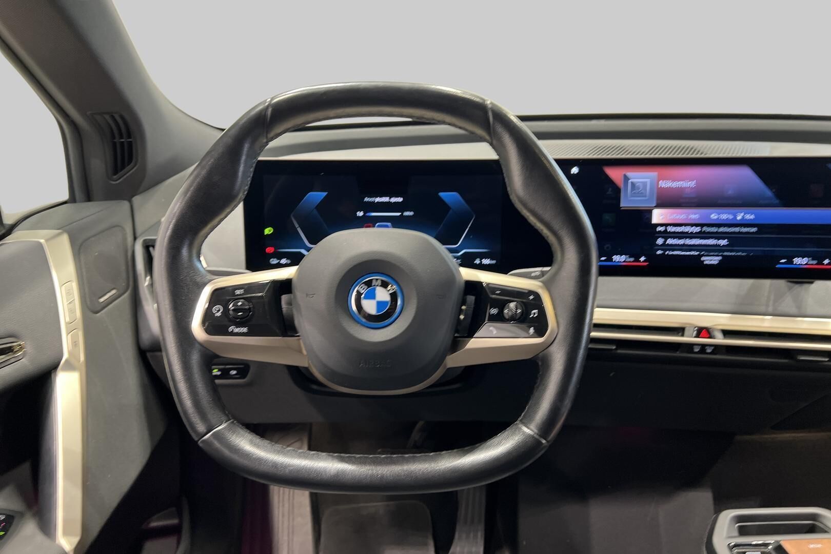 BMW iX iso kuva 36