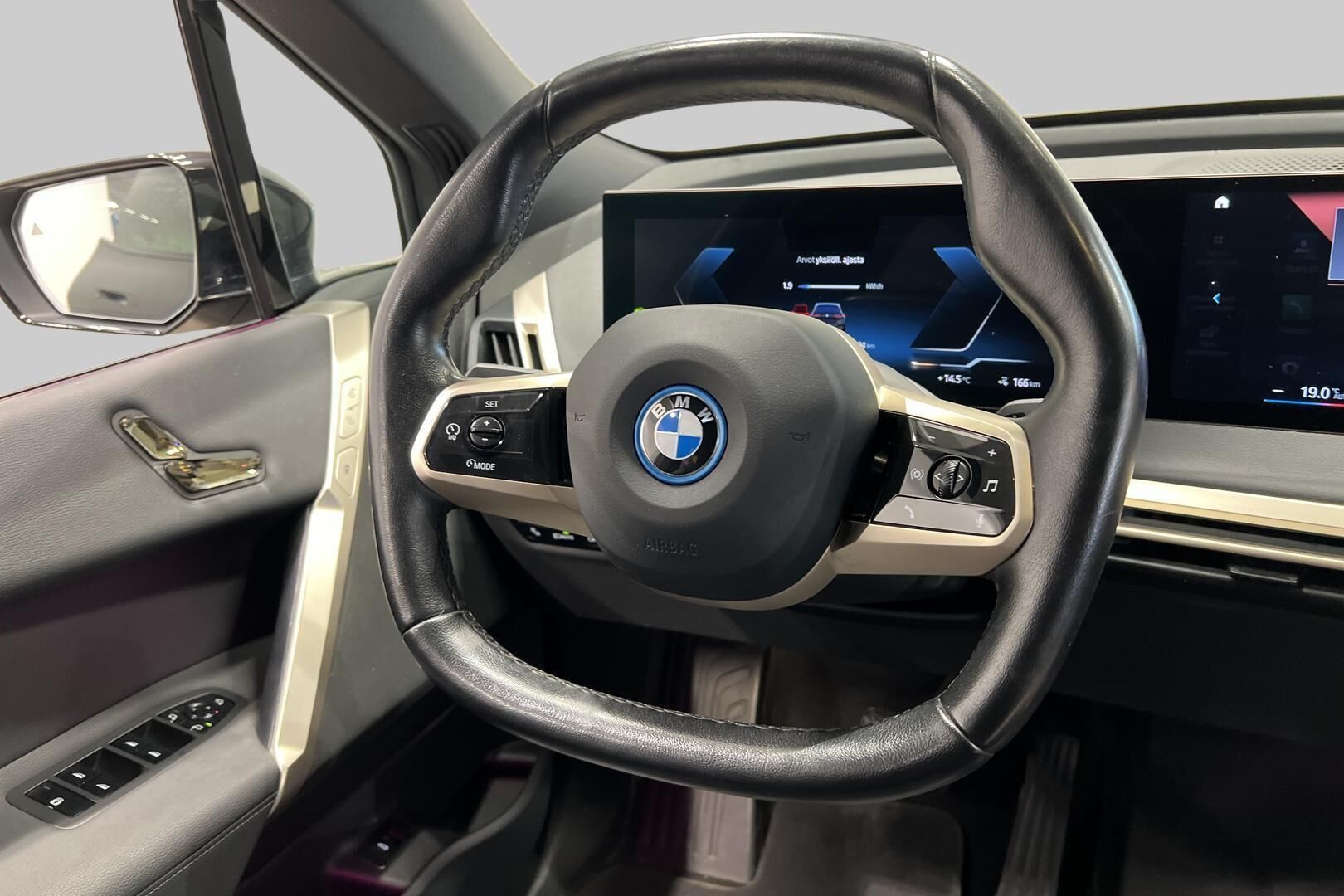 BMW iX iso kuva 37