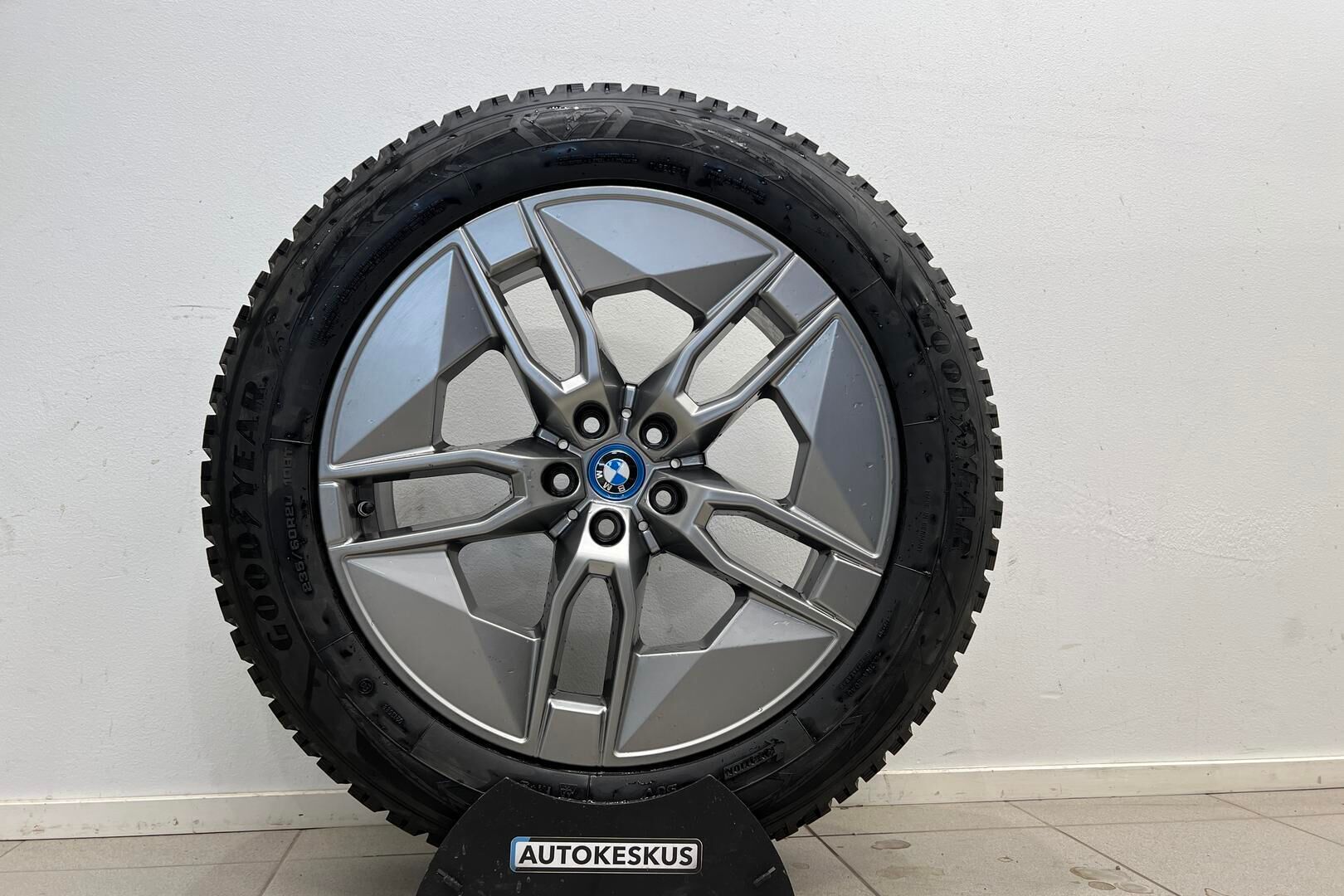 BMW iX iso kuva 38