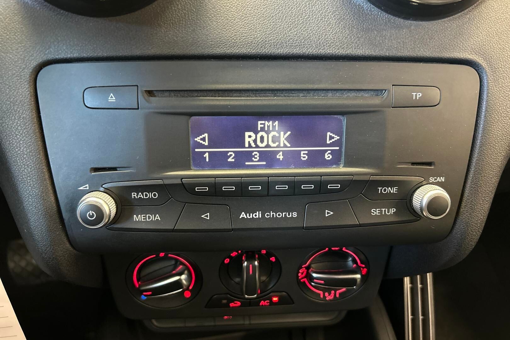 Audi A1 iso kuva 15