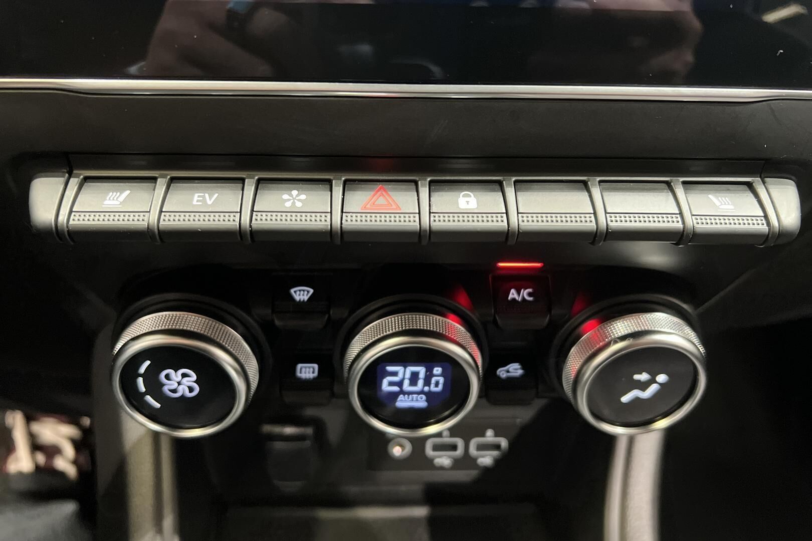 Renault Captur iso kuva 21