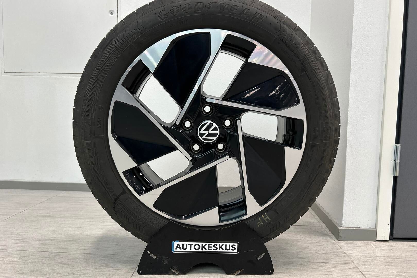 Volkswagen ID.3 iso kuva 4