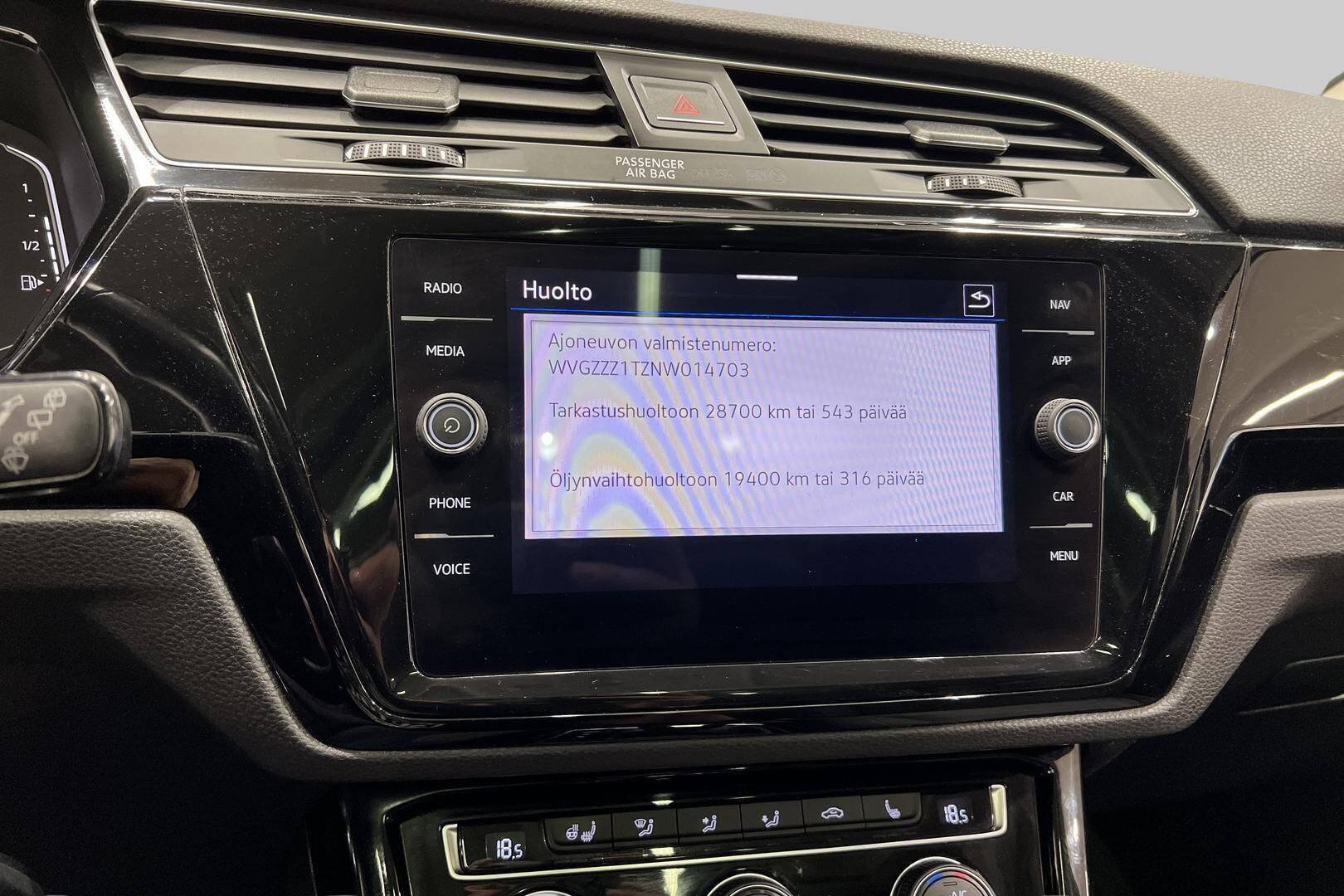 Volkswagen Touran iso kuva 17