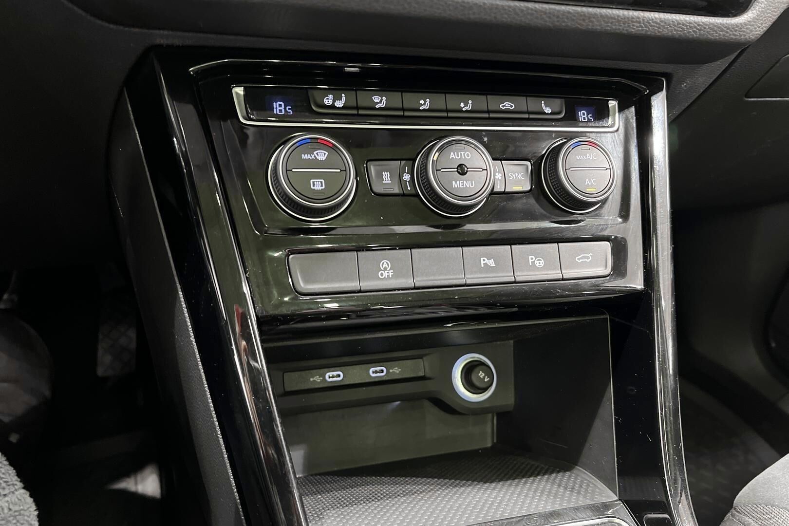 Volkswagen Touran iso kuva 21