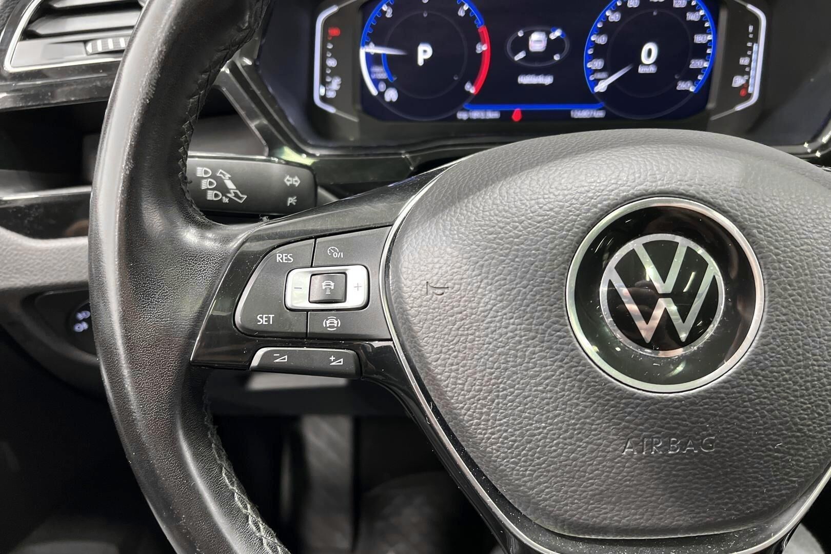 Volkswagen Touran iso kuva 25