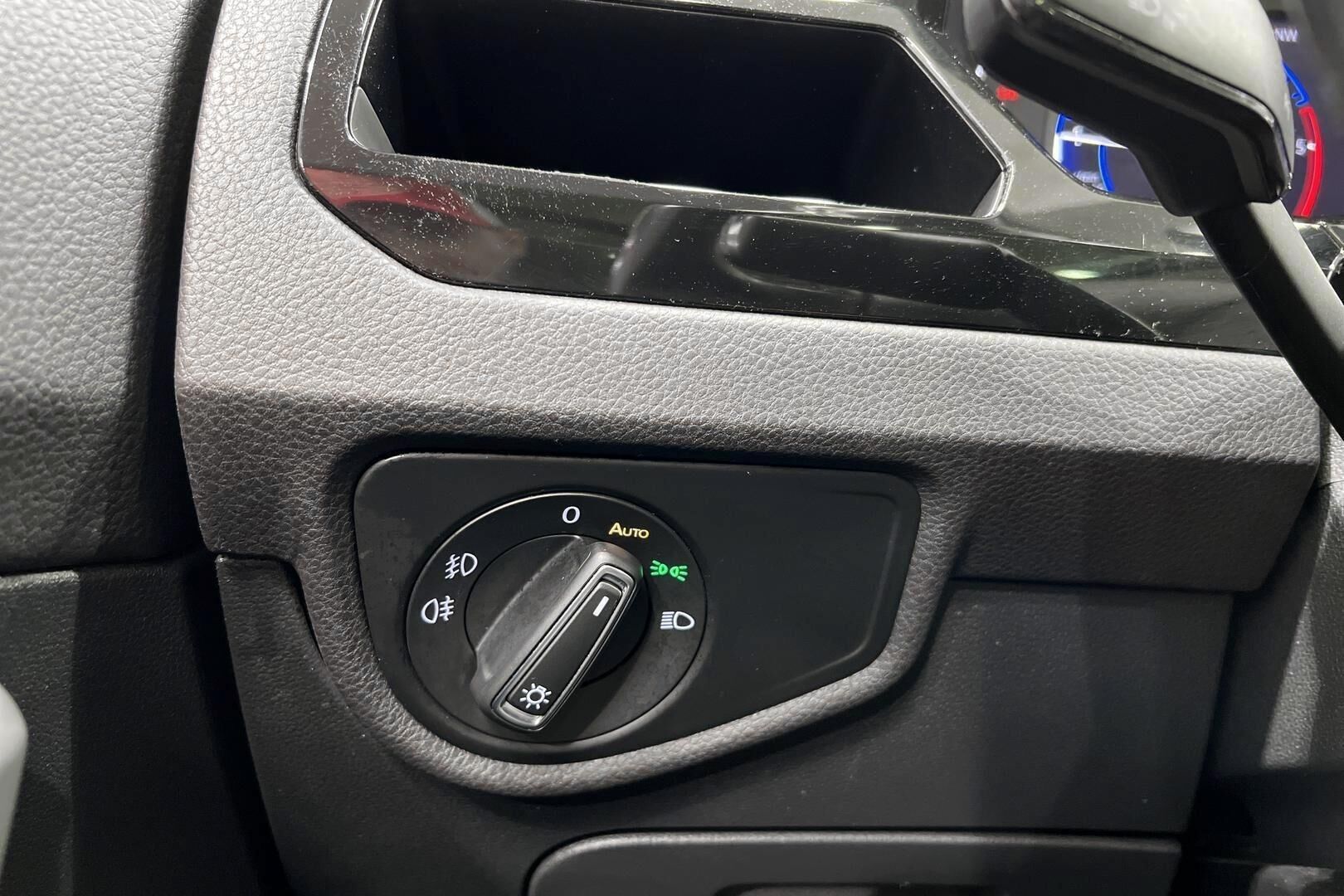 Volkswagen Touran iso kuva 26