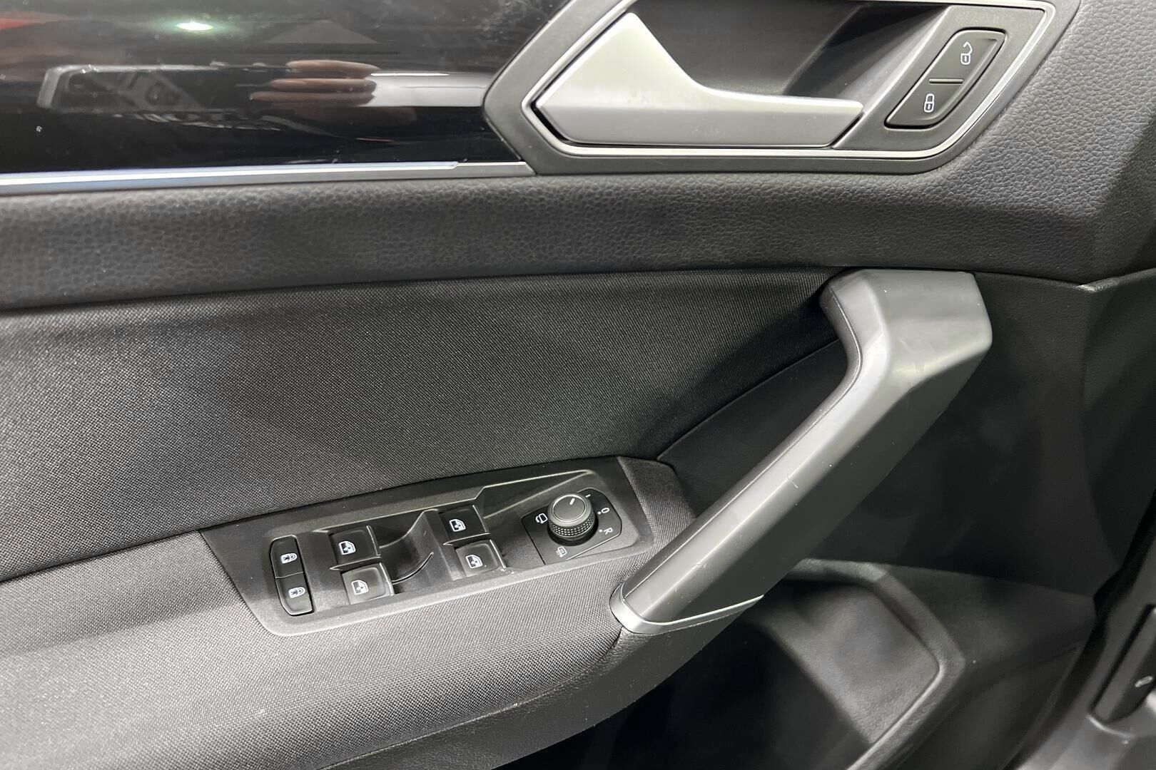 Volkswagen Touran iso kuva 27