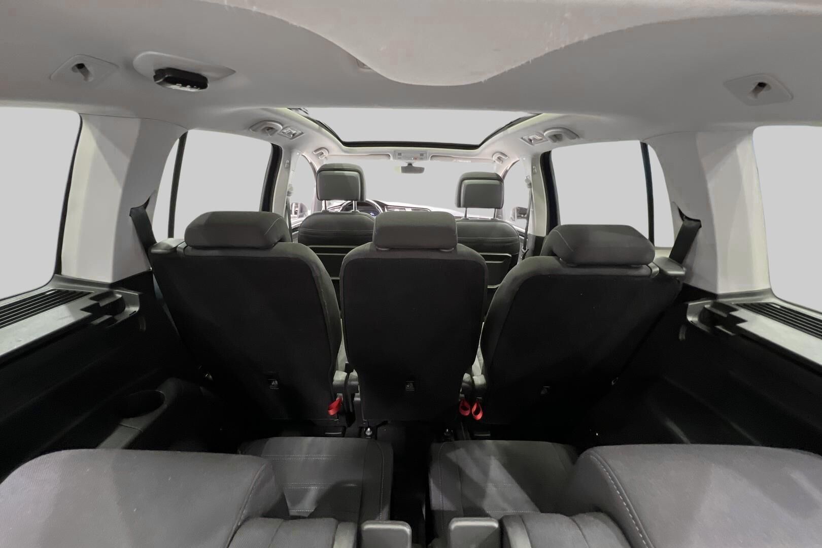 Volkswagen Touran iso kuva 32