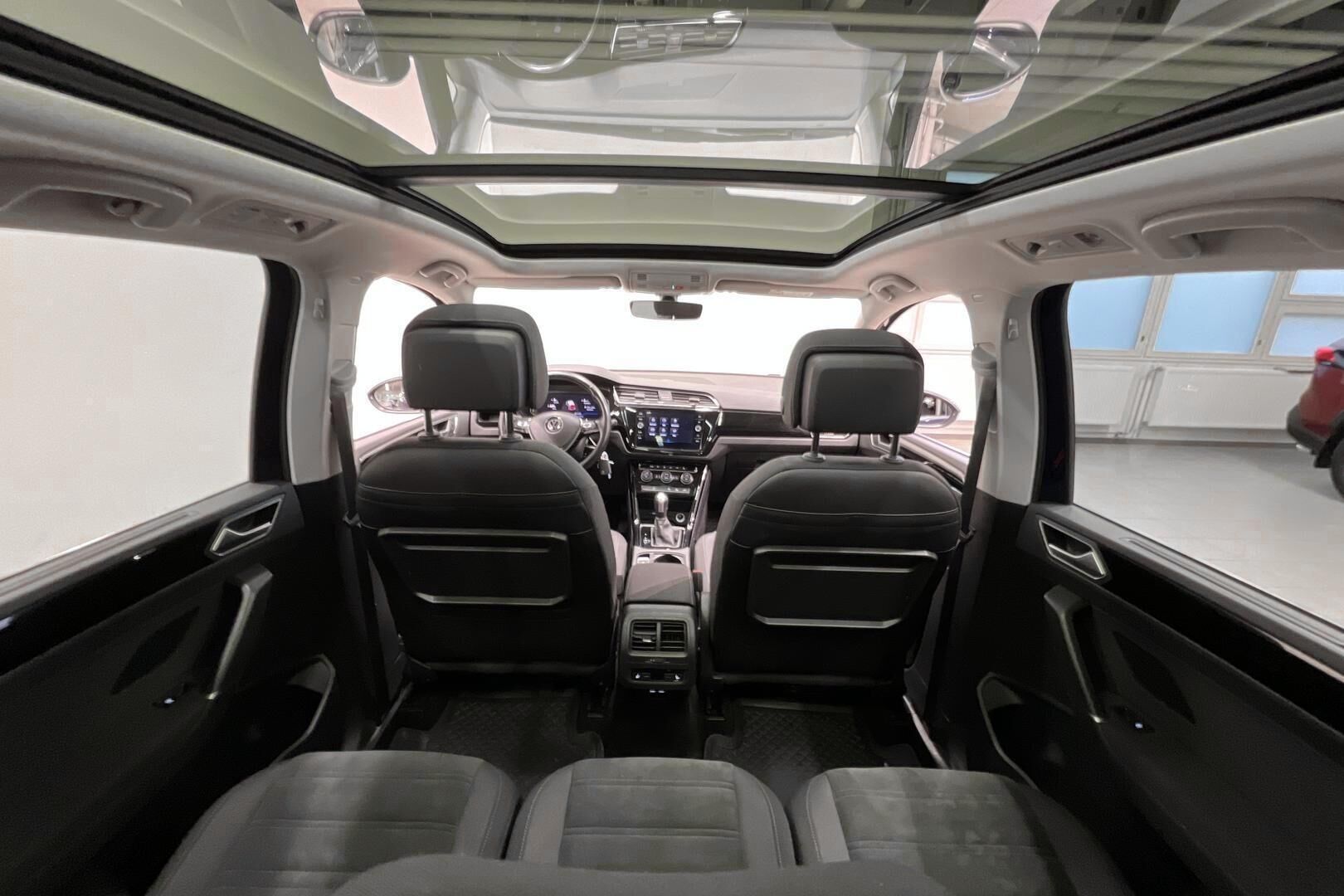 Volkswagen Touran iso kuva 33