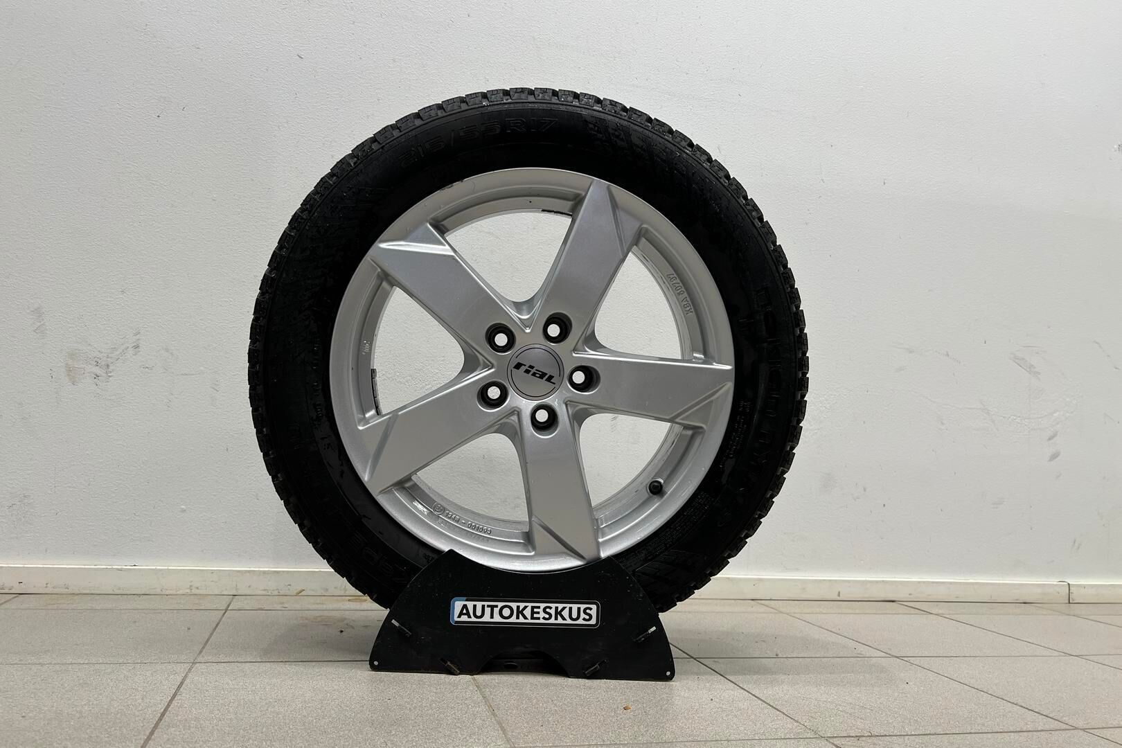 Volkswagen Touran iso kuva 34