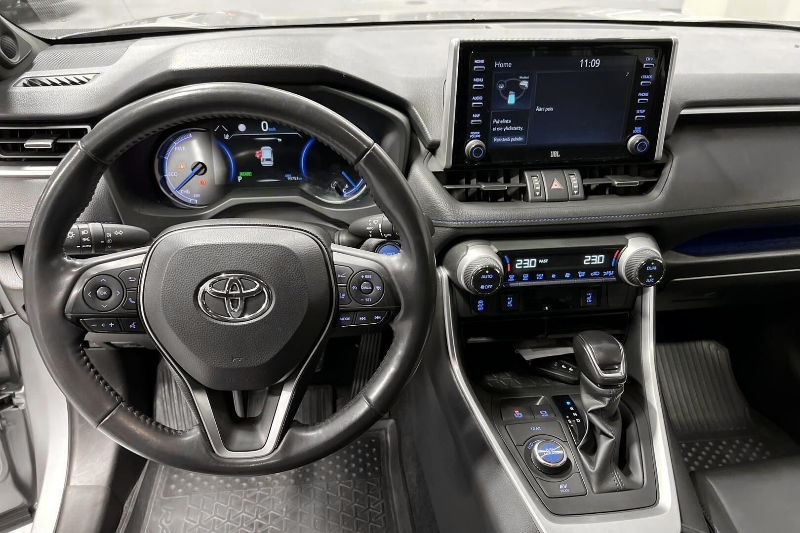 Toyota RAV4 iso kuva 10
