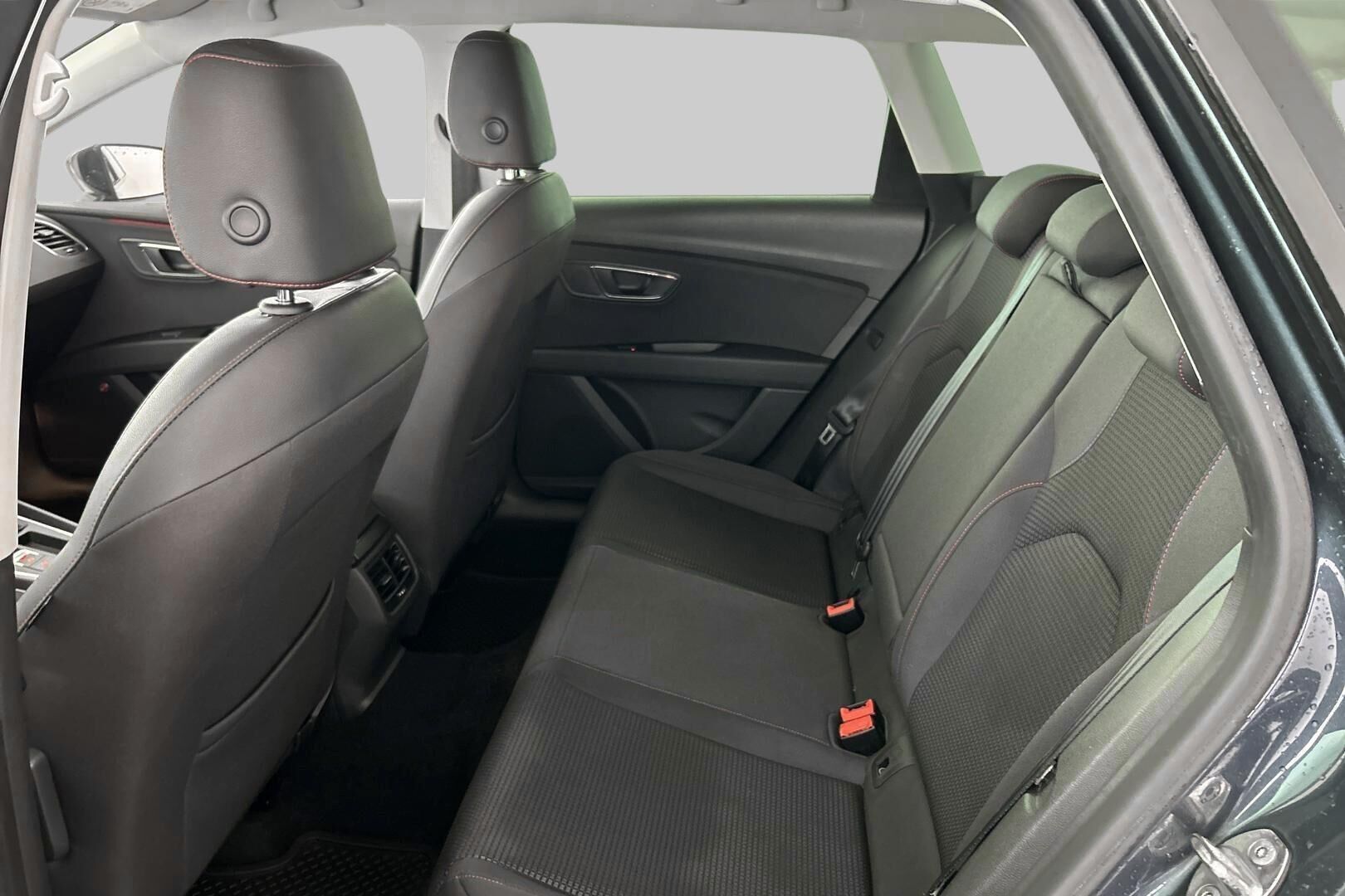 Seat Leon ST iso kuva 9