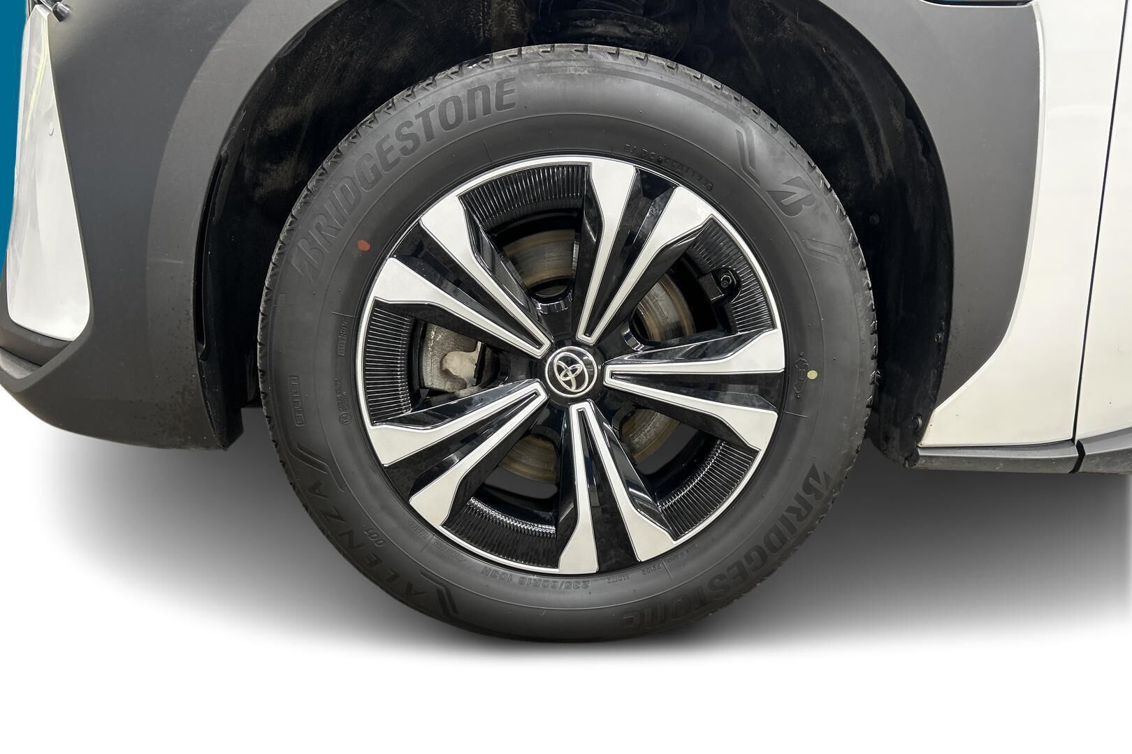Toyota bZ4X iso kuva 12