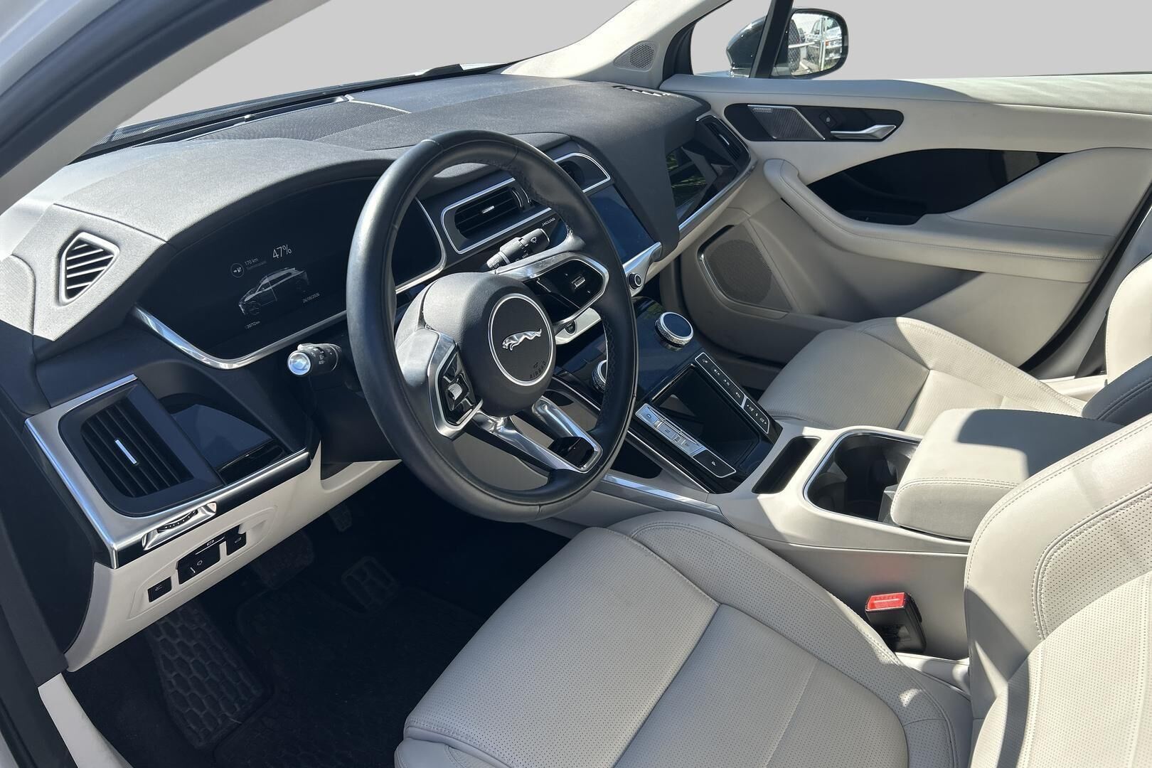 Jaguar I-PACE iso kuva 2
