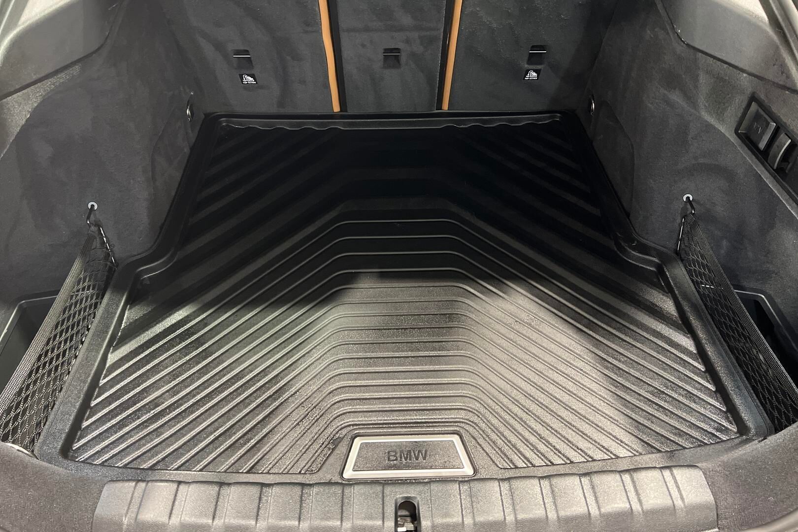 BMW i4 iso kuva 21