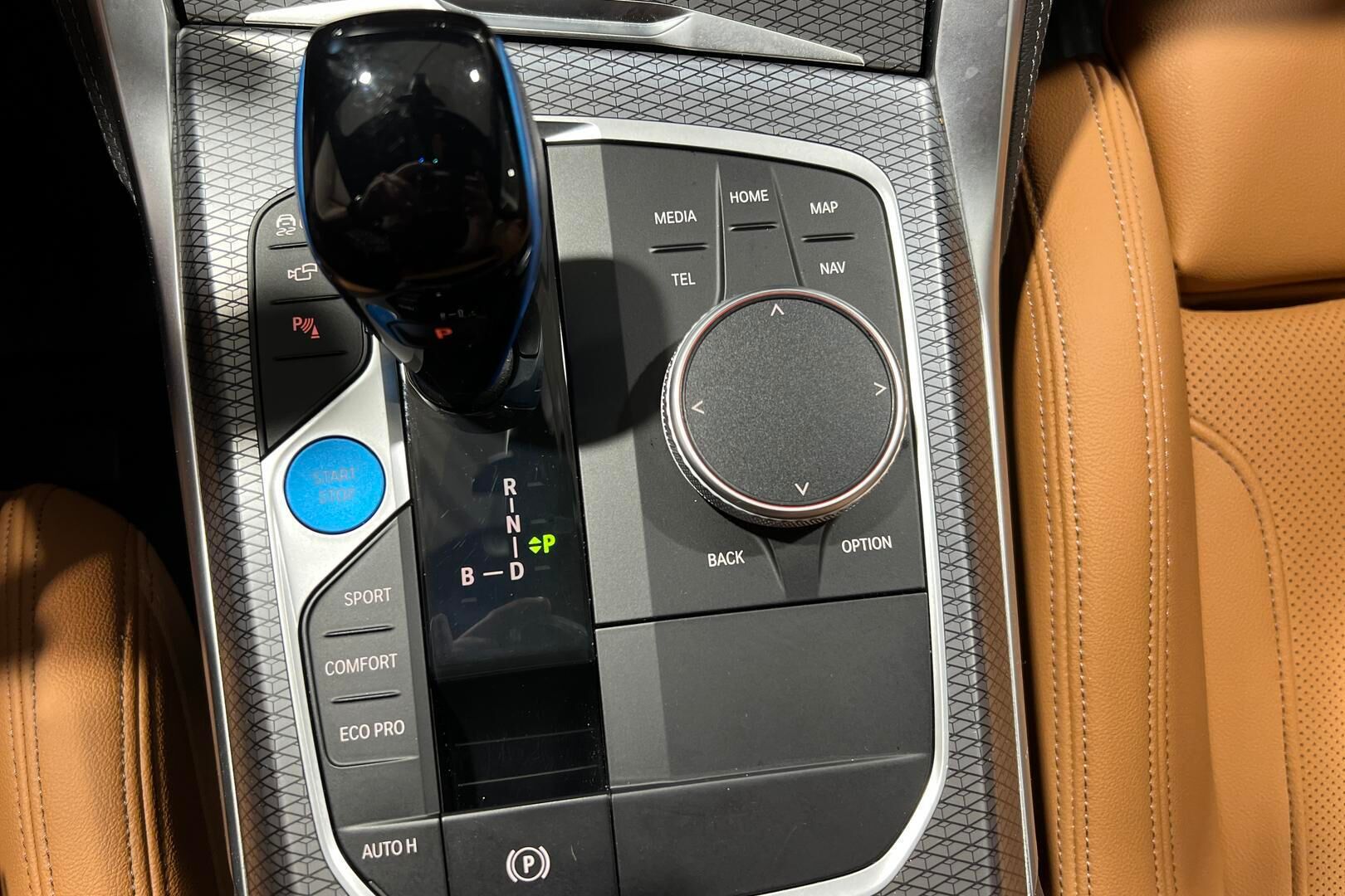 BMW i4 iso kuva 22