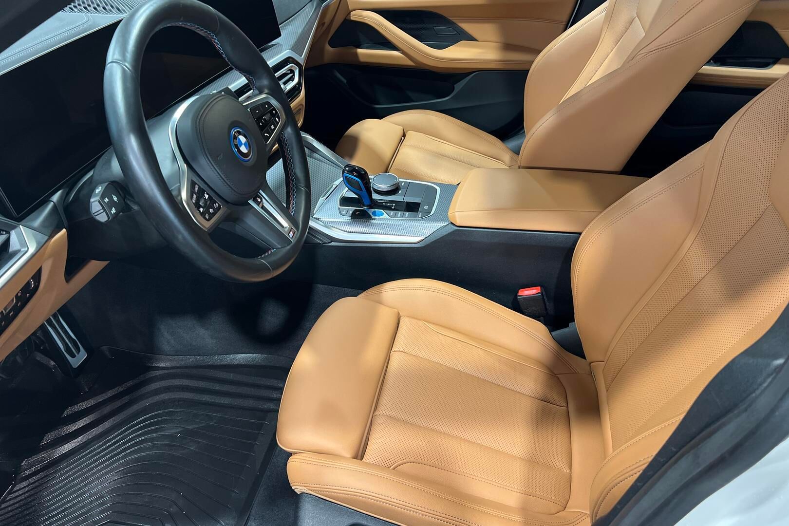 BMW i4 iso kuva 20