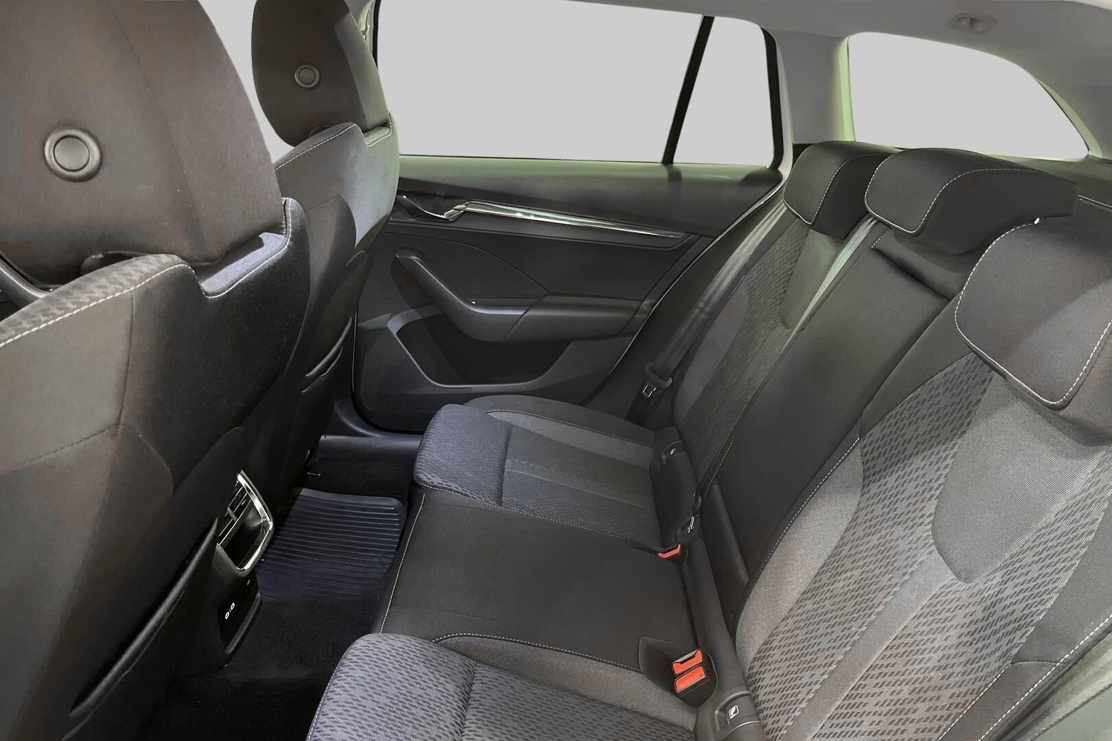 Skoda Octavia iso kuva 10