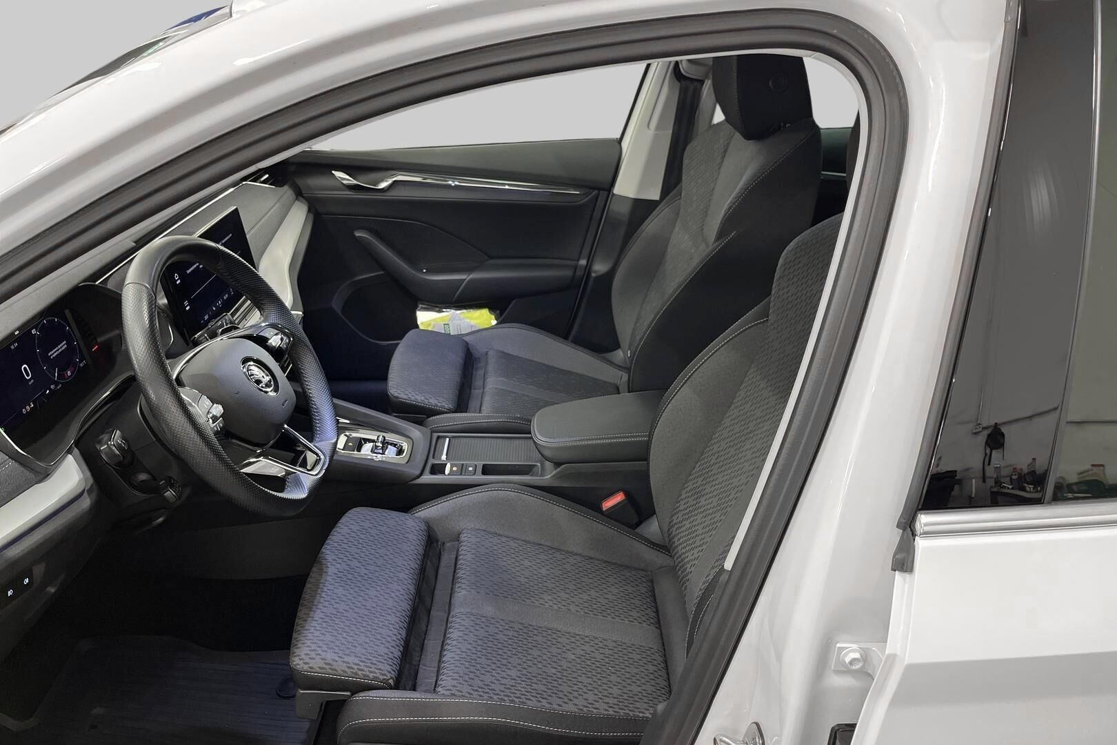 Skoda Octavia iso kuva 9