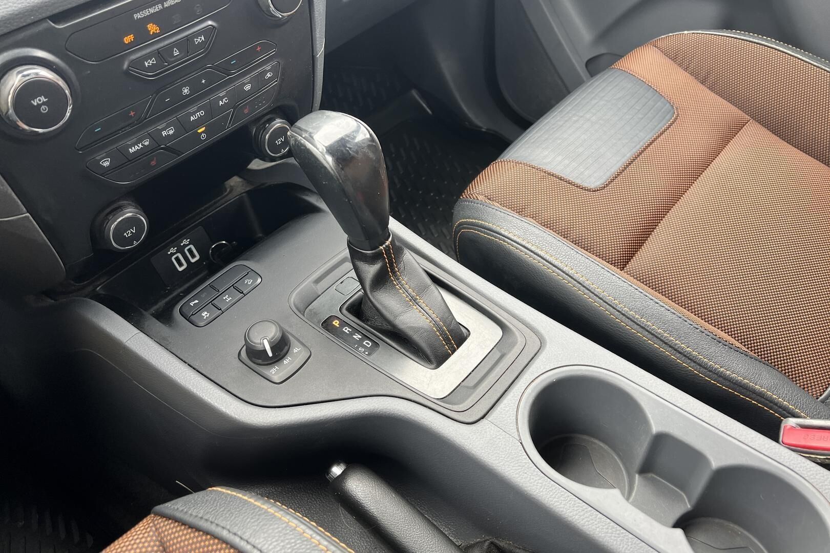 Ford Ranger iso kuva 16