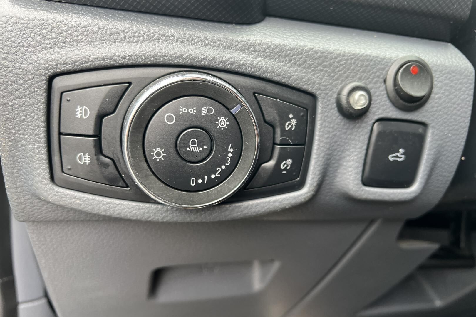 Ford Ranger iso kuva 19